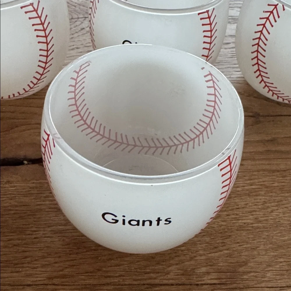 Giants Baseball Themed Glasses Set